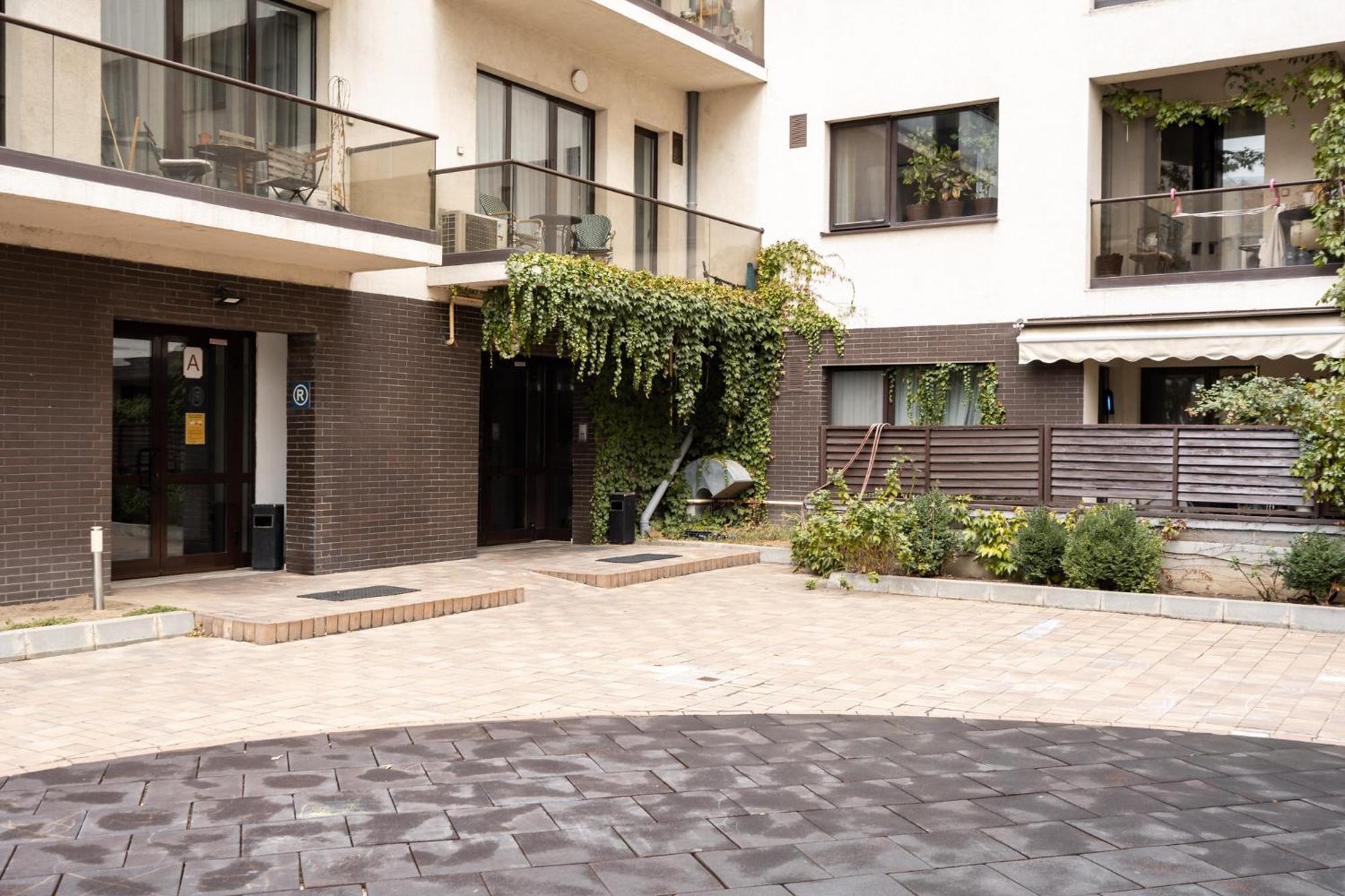 Lazynest - Modern Apartment With Parking & Balcony Bucharest Exterior photo
